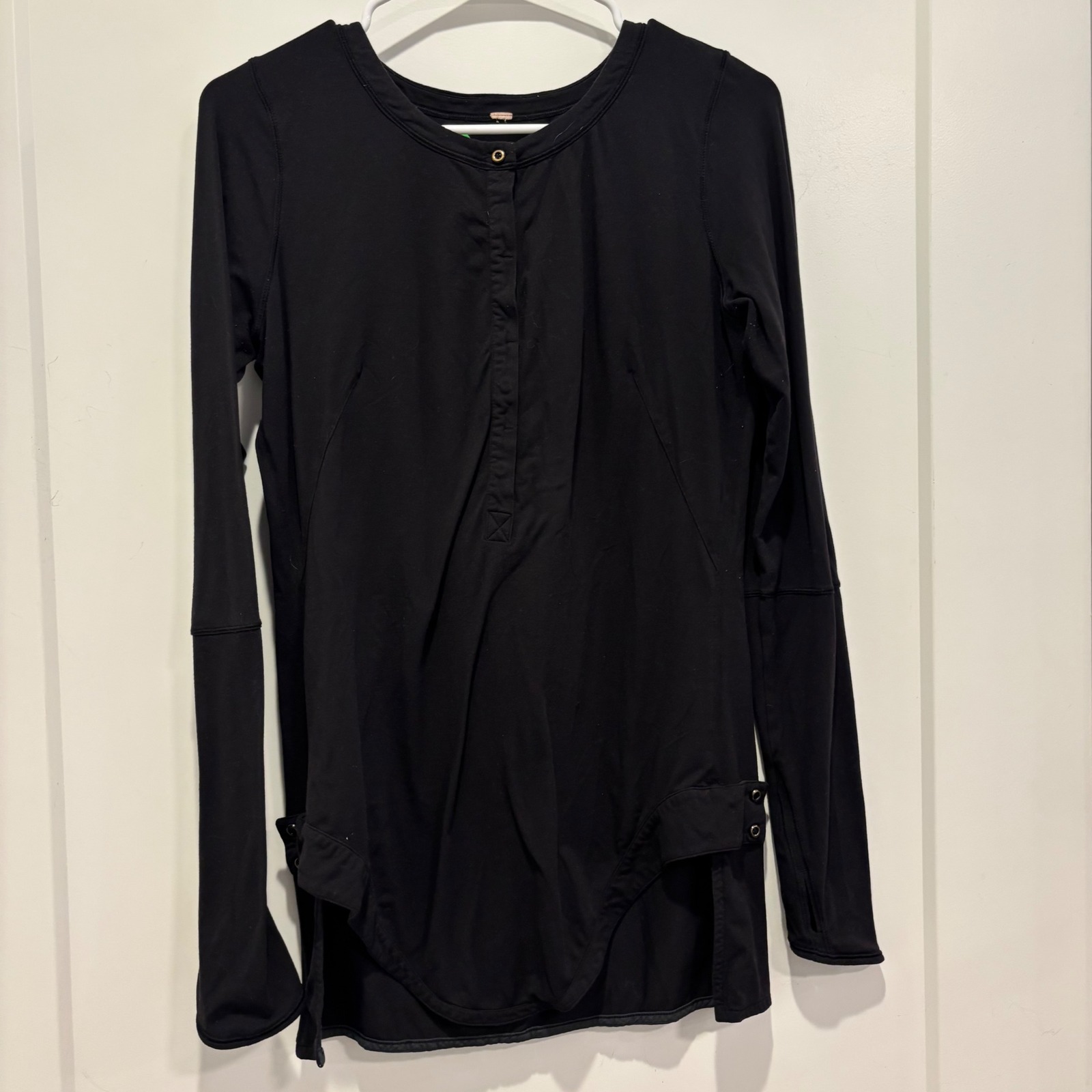 Lululemon Black Long Sleeve Henley Yoga Top With Thumbholes Athletic Size 6